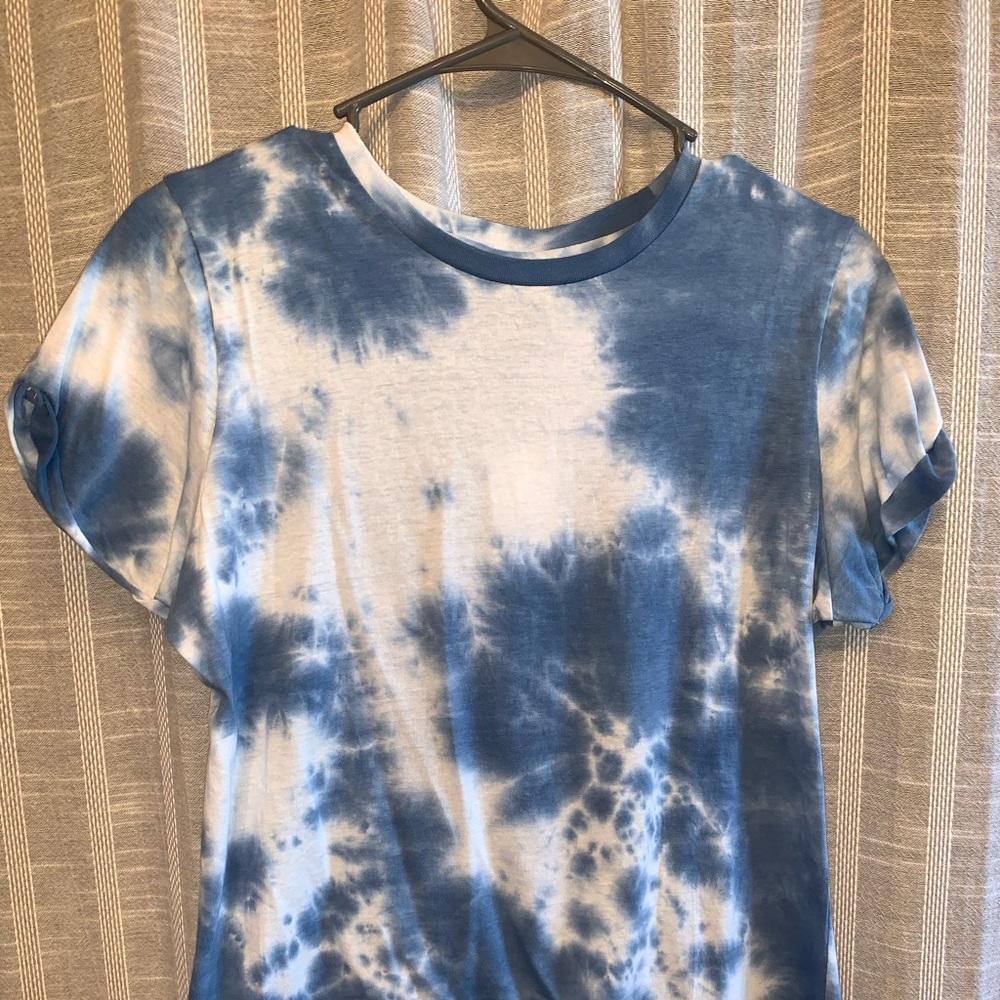 Blue tie dye top